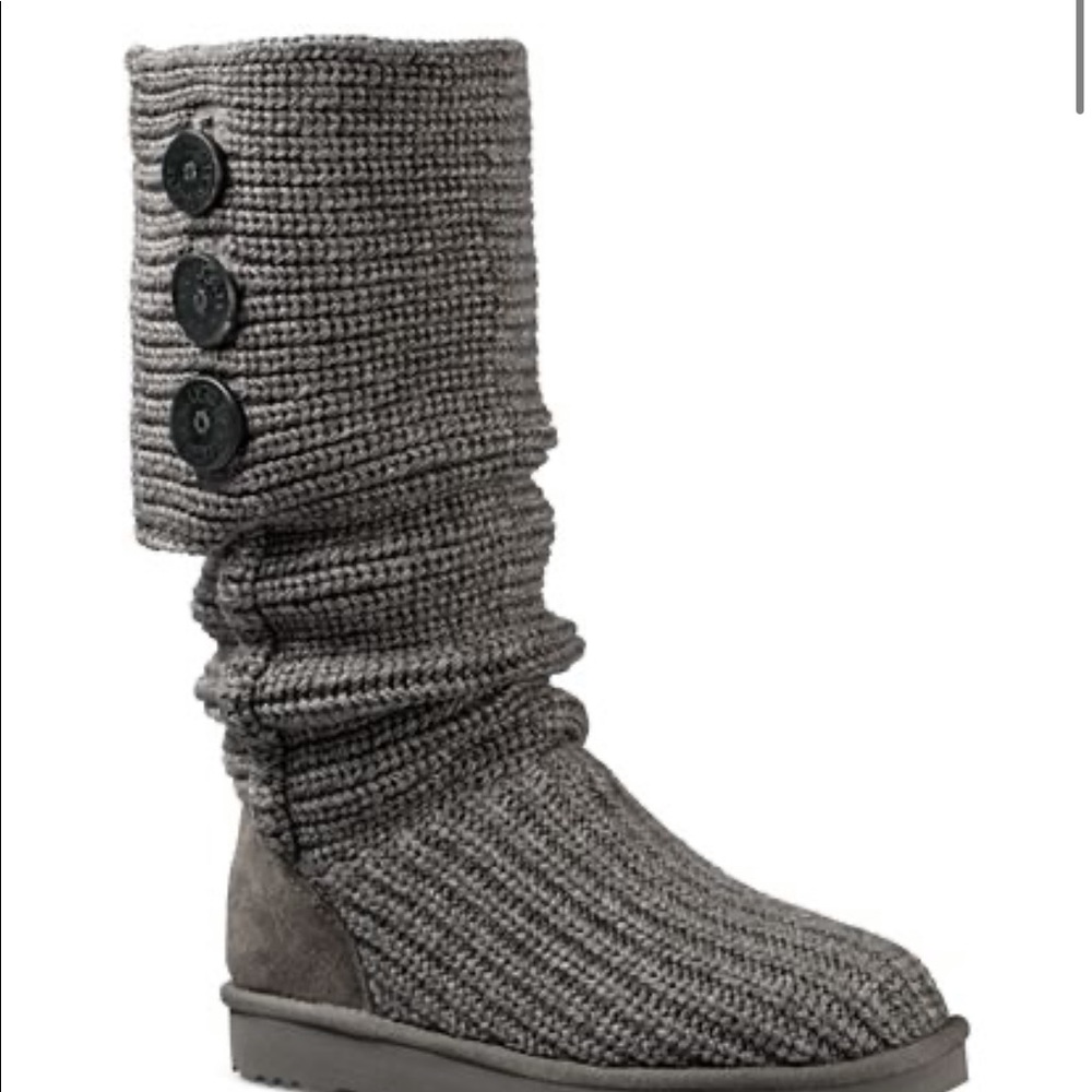 Classic UGG cardi boot